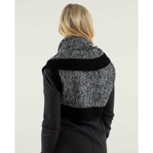 Lululemon Cozy Yogi Scarf - Picture 4 of 9